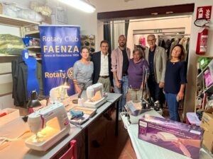 distretto 2072 per Dress Again