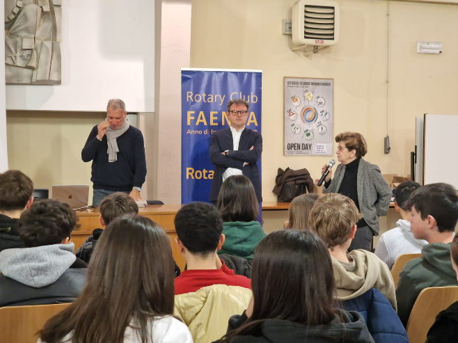 Un sorriso in più: grazie al Rotary gli studenti di Faenza incontrano Luca Pagliari